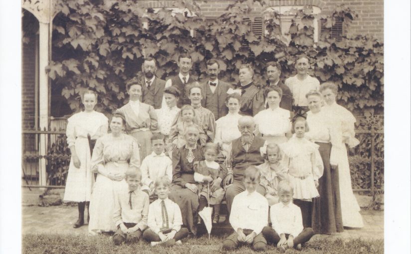 Anton and Clara Weiss 50th wedding anniversary group photo